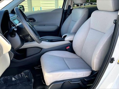 Used 2017 Honda HR-V LX image 7