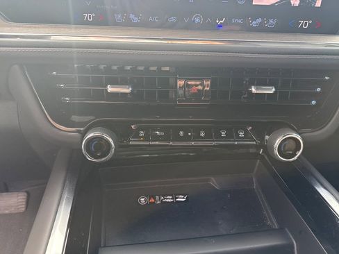 Used 2025 Chevrolet Tahoe High Country image 19