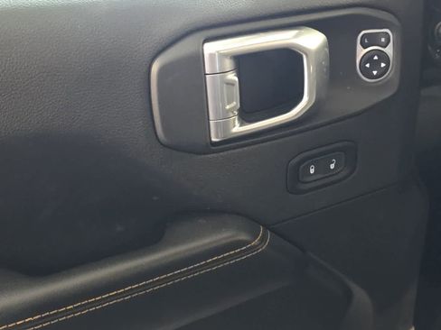 Used 2024 Jeep Wrangler Unlimited Sahara AWD/4WD image 15
