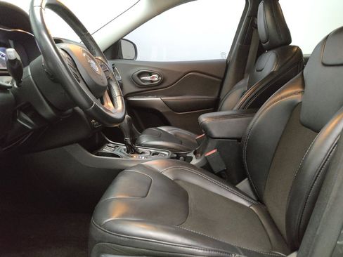 Used 2019 Jeep Cherokee Latitude Plus FWD image 17