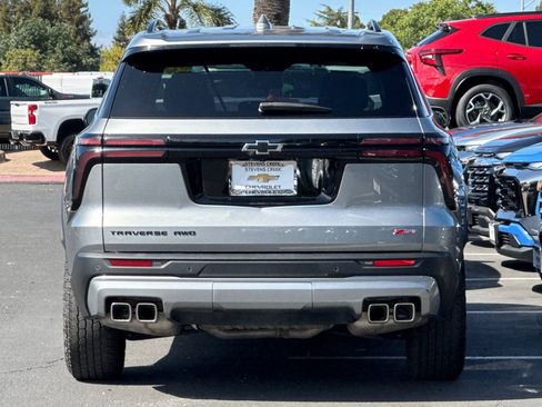 Used 2025 Chevrolet Traverse Z71 image 6