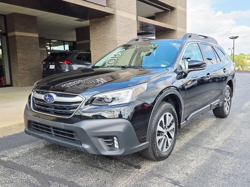 Used 2022 Subaru Outback Premium image 3