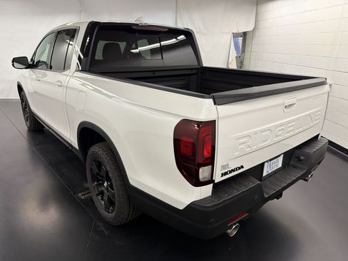 New 2026 Honda Ridgeline Black Edition image 3