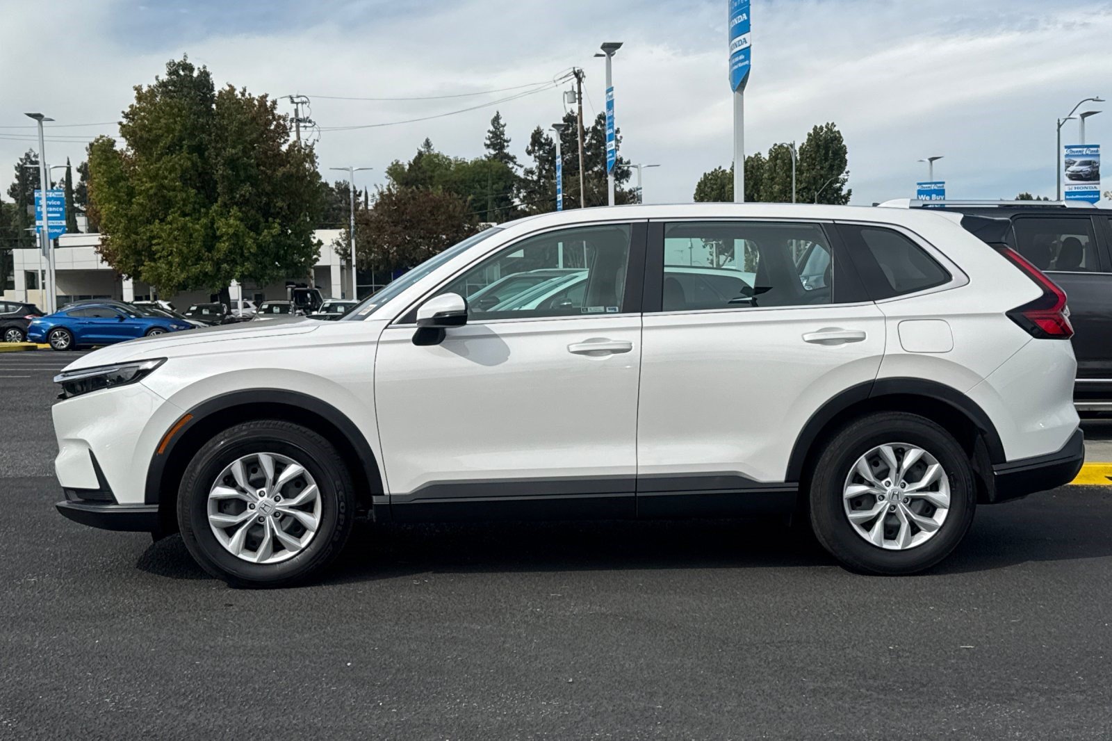 Used 2024 Honda CR-V LX image 2
