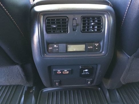 Used 2019 Nissan Pathfinder SL AWD/4WD image 23