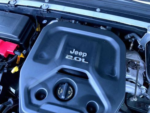 Used 2022 Jeep Wrangler Unlimited Rubicon 4xe AWD/4WD image 32