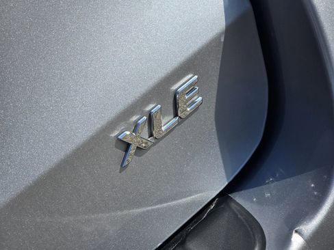 Used 2018 Toyota Sienna XLE Premium image 9