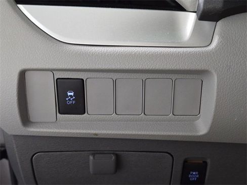 Used 2019 Toyota Sienna LE image 25