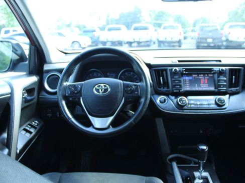 Used 2018 Toyota RAV4 XLE FWD image 14