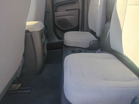 Used 2015 Chevrolet Colorado LT w/ LT Convenience Package image 5