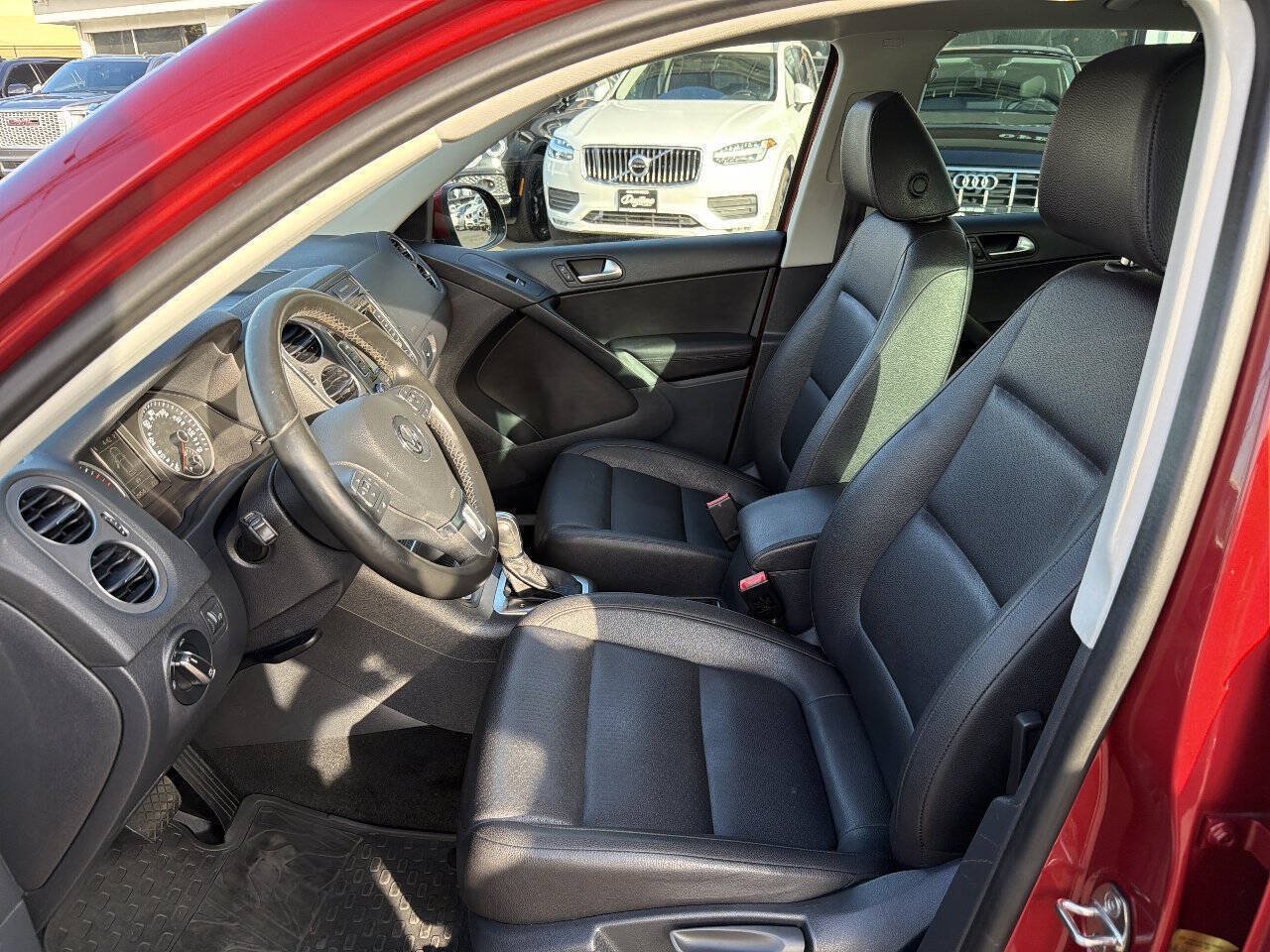 Used 2014 Volkswagen Tiguan SEL AWD/4WD image 32
