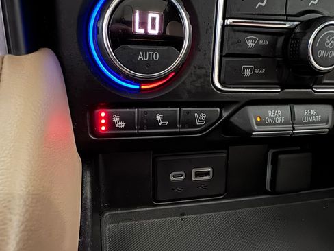 Used 2021 Chevrolet Tahoe Premier w/ Premium Package image 26