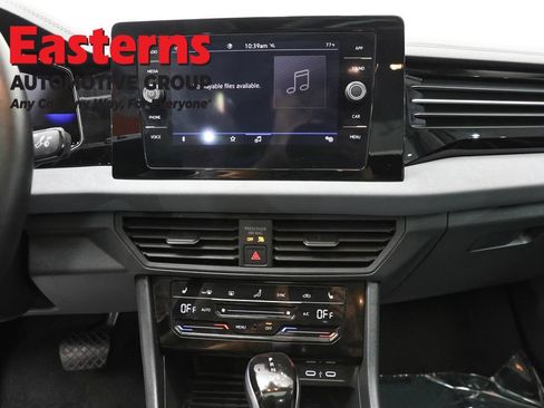 Used 2025 Volkswagen Jetta SE FWD image 12