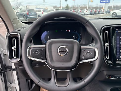 Certified 2025 Volvo XC40 B5 Core image 23