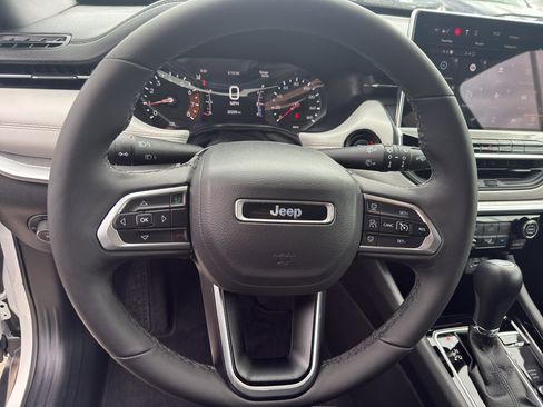 Used 2025 Jeep Compass Limited AWD/4WD image 16