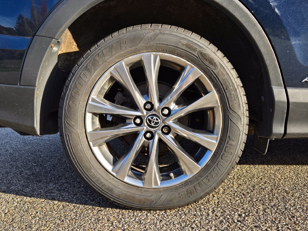 Used 2017 Toyota RAV4 Limited AWD/4WD image 10