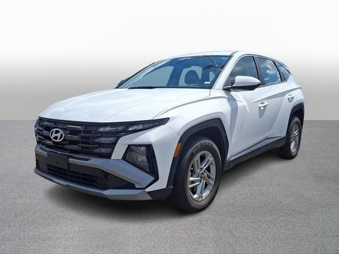 Used 2025 Hyundai Tucson SE AWD/4WD image 1