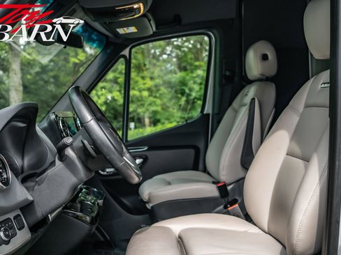 Used 2020 Mercedes-Benz Sprinter 2500 image 26