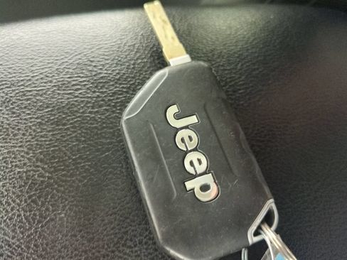 Used 2021 Jeep Wrangler Unlimited Sport AWD/4WD image 35
