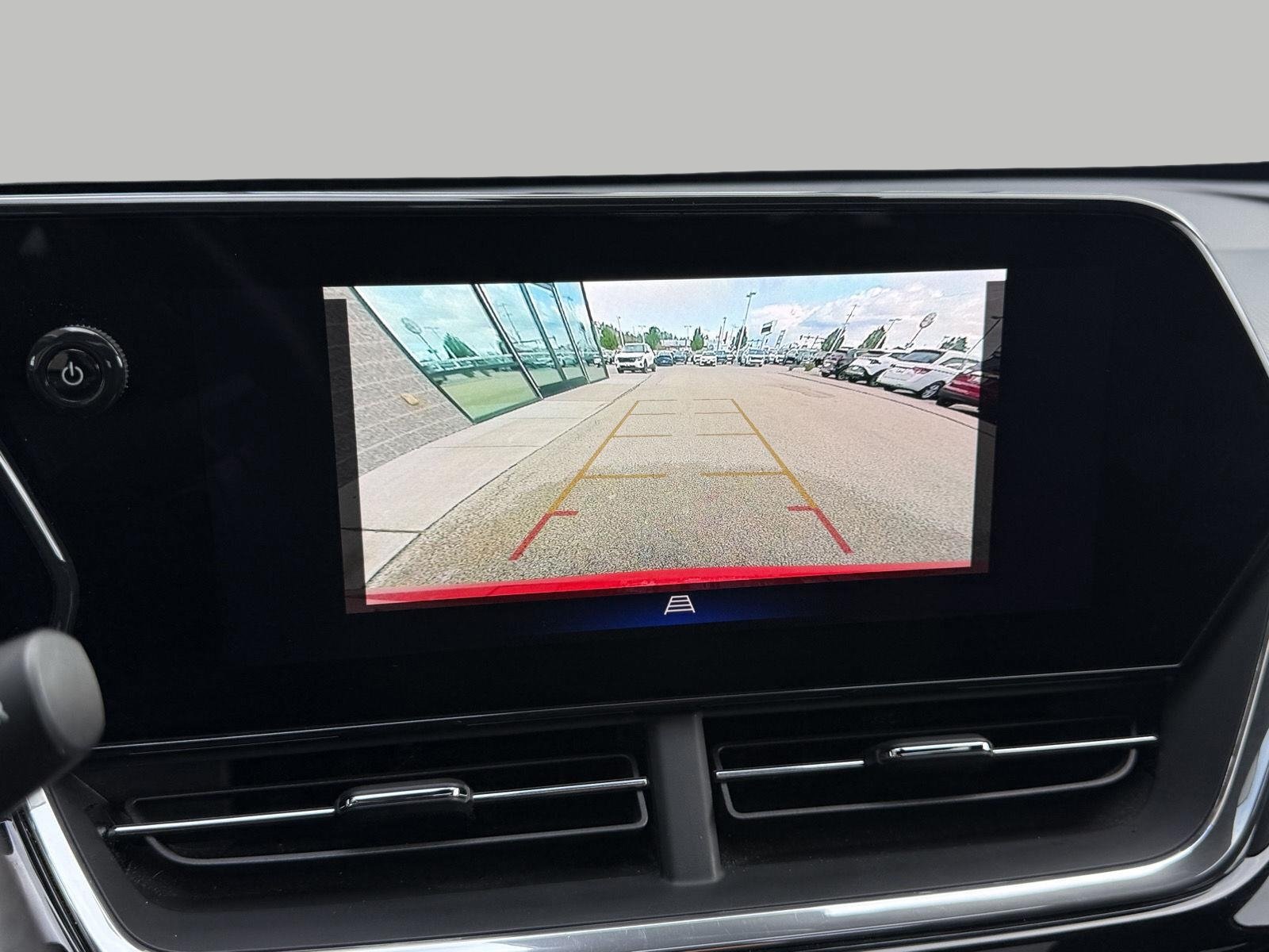 Used 2024 Chevrolet Trax RS w/ Sunroof Package FWD image 33