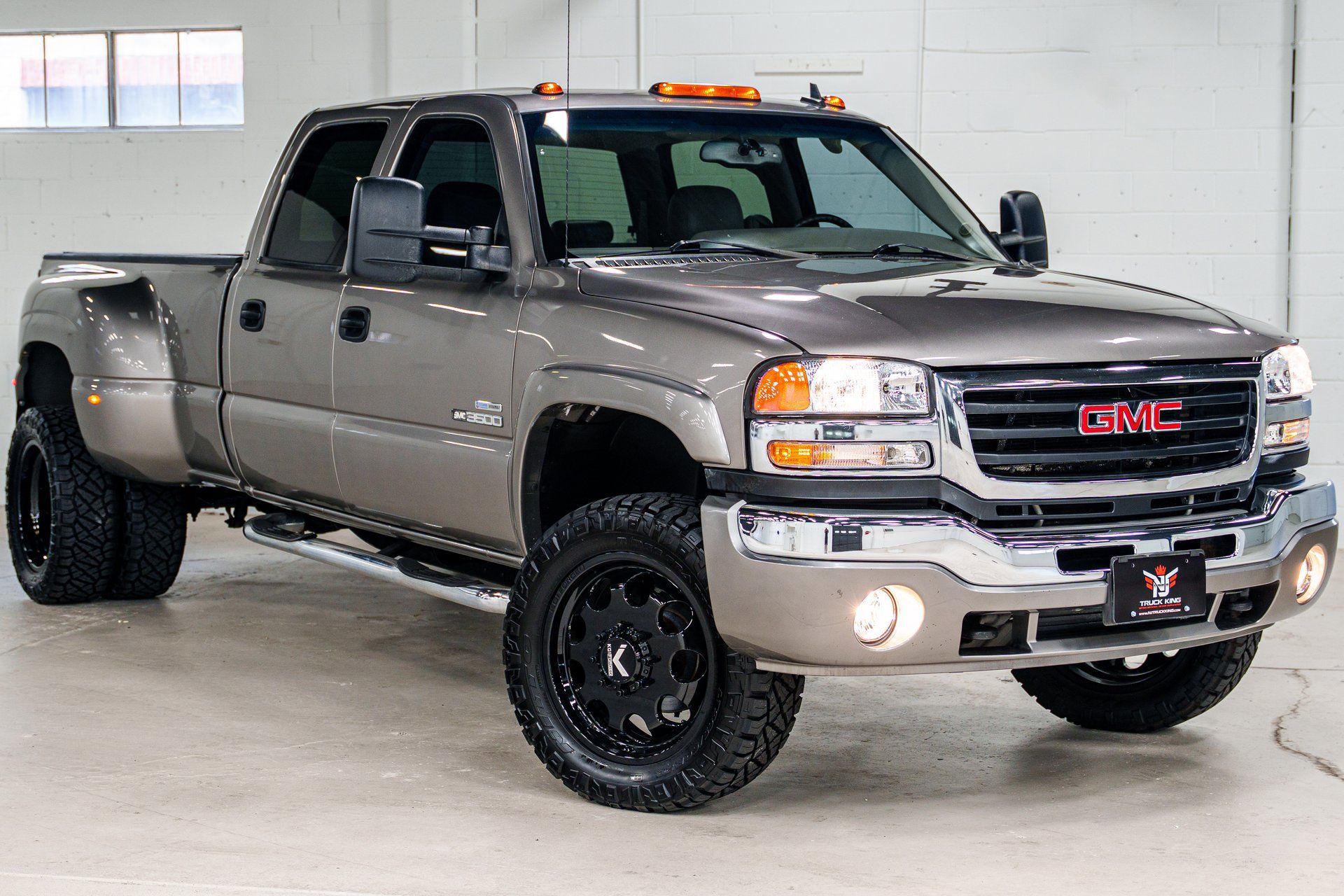 Used 2007 GMC Sierra 3500 SLT w/ Heavy-Duty Power Package AWD/4WD image 6