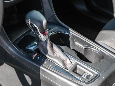 Used 2022 Chevrolet Equinox RS FWD image 14