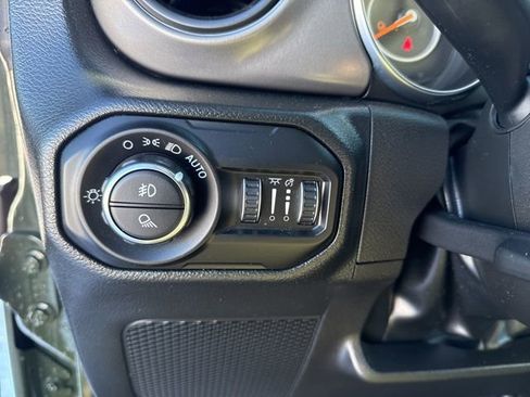 Used 2022 Jeep Gladiator Willys image 29