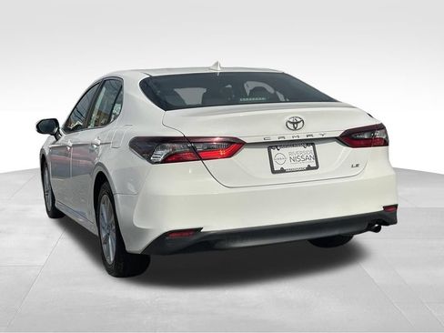 Used 2022 Toyota Camry LE FWD image 5