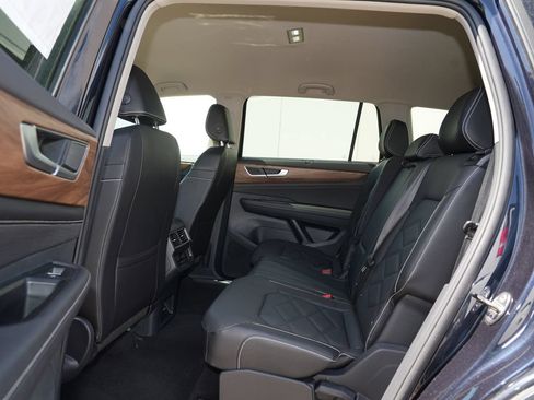 Used 2025 Volkswagen Atlas SE AWD/4WD image 19