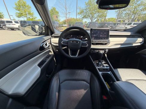 Certified 2025 Jeep Compass Limited AWD/4WD image 19