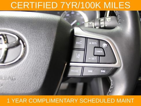 Used 2022 Toyota Highlander XSE FWD image 25