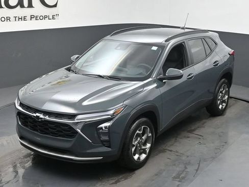 New 2026 Chevrolet Trax LT w/ LT Convenience Package FWD image 23