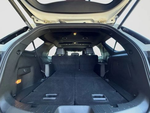 Used 2018 Ford Explorer XLT w/ Equipment Group 202A AWD/4WD image 17