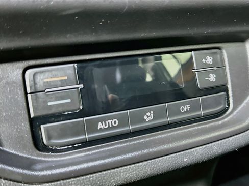 Used 2025 Volkswagen Atlas SE FWD image 26