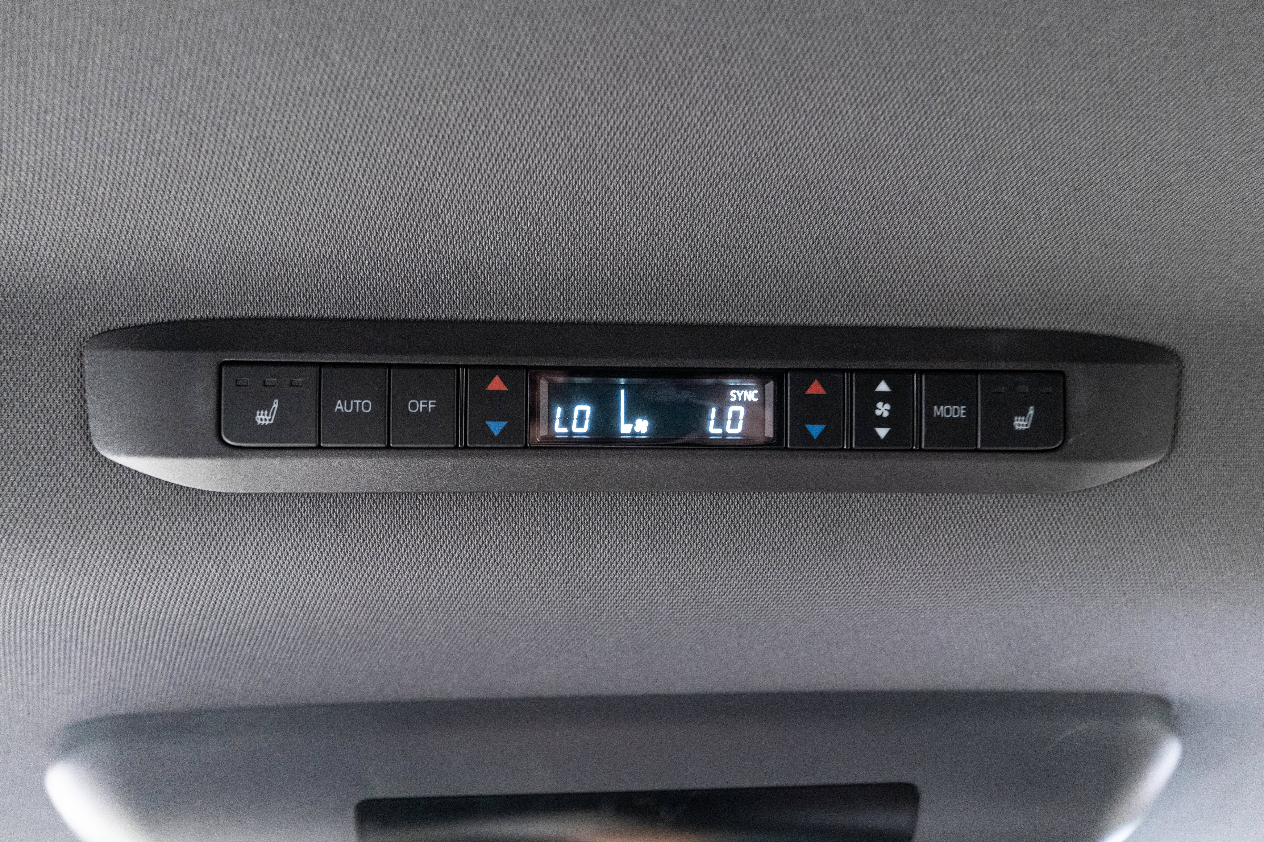Used 2023 Toyota Sienna Platinum FWD image 37