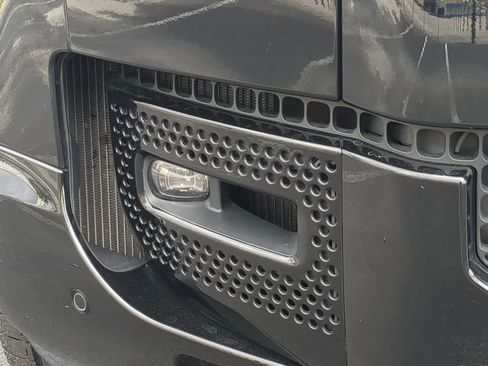 Certified 2025 Land Rover Defender 110 V8 AWD/4WD image 11