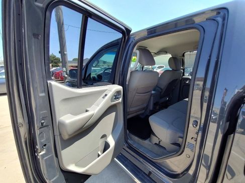 Used 2013 Nissan Frontier SV w/ SV Value Truck Pkg AWD/4WD image 30