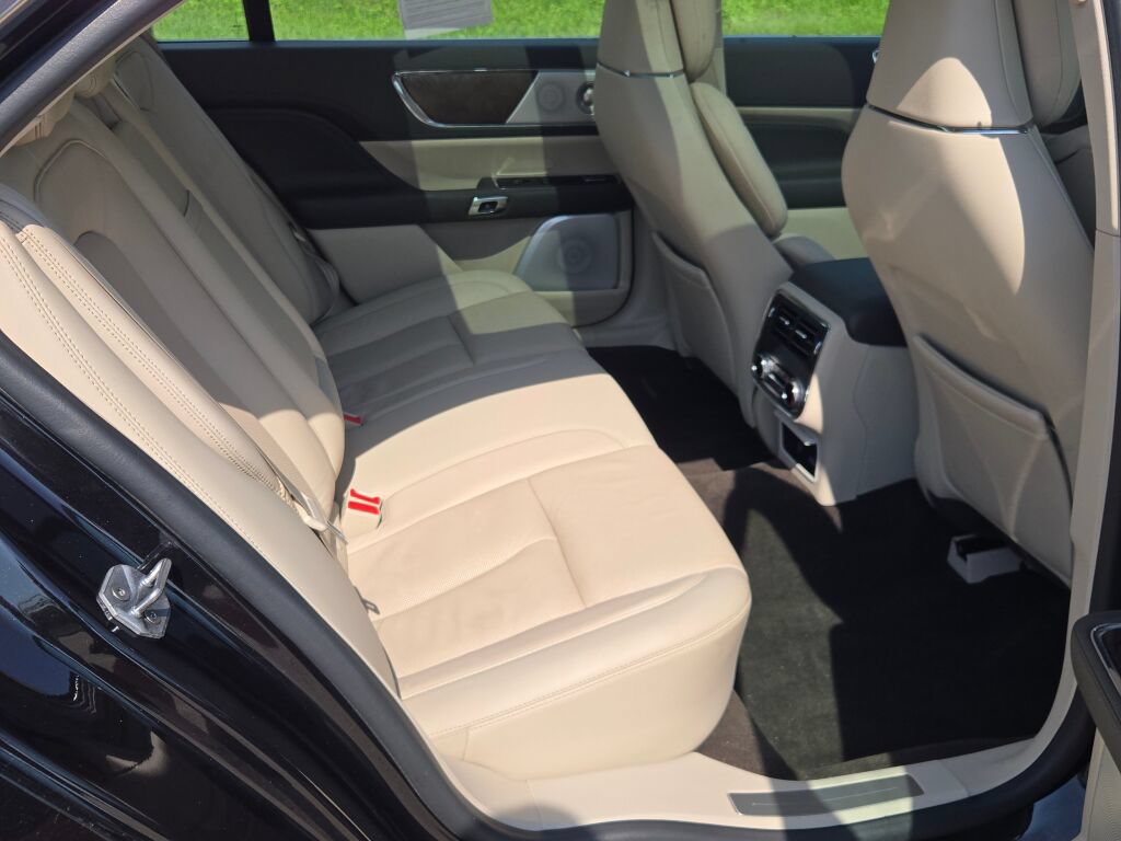 Used 2019 Lincoln Continental Reserve AWD/4WD image 13