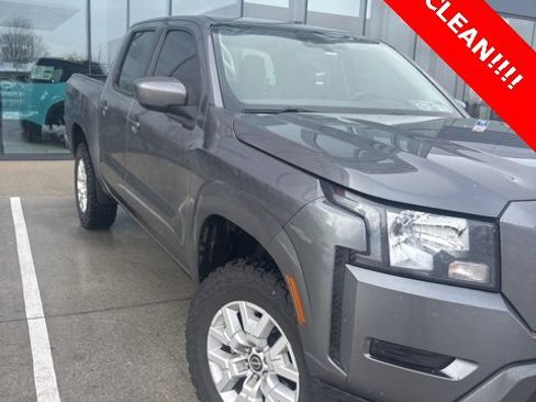 Used 2023 Nissan Frontier SV image 2