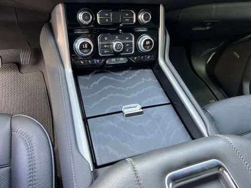 Used 2023 GMC Yukon Denali w/ Advanced Technology Package image 29
