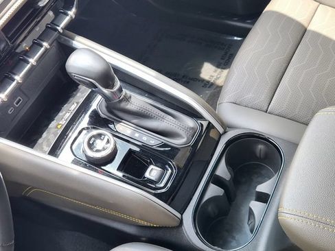 Used 2024 Chevrolet Colorado ZR2 w/ ZR2 Convenience Package III AWD/4WD image 13