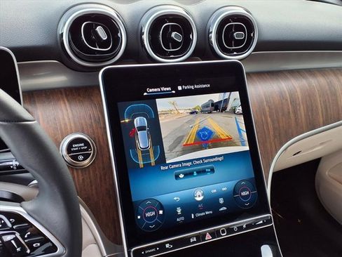 Used 2025 Mercedes-Benz GLC 300 image 6