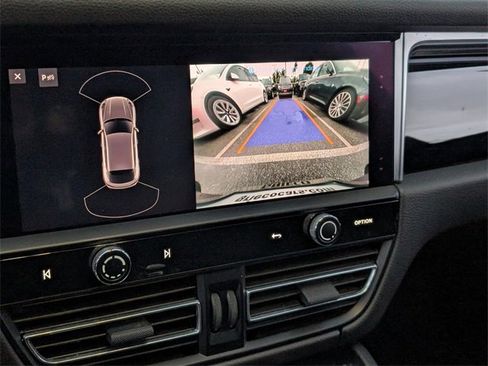 Used 2022 Porsche Macan image 17