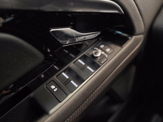 Used 2022 Land Rover Range Rover Evoque R-Dynamic S AWD/4WD image 15