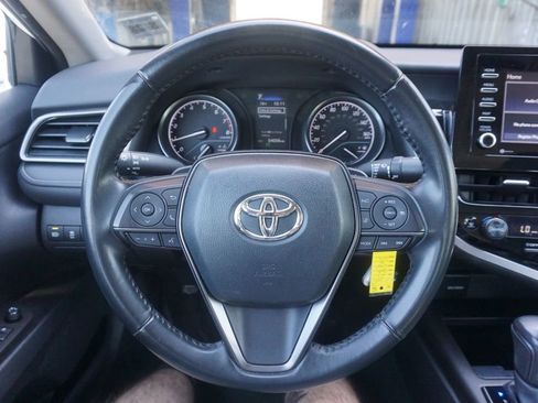 Used 2023 Toyota Camry SE FWD image 3