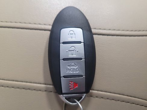 Used 2020 Nissan Rogue SV FWD image 32