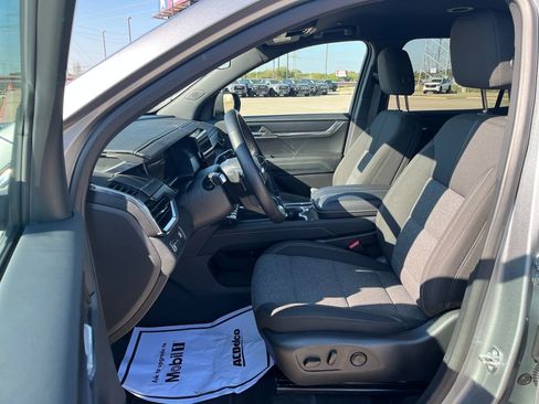 Used 2025 GMC Acadia Elevation image 12