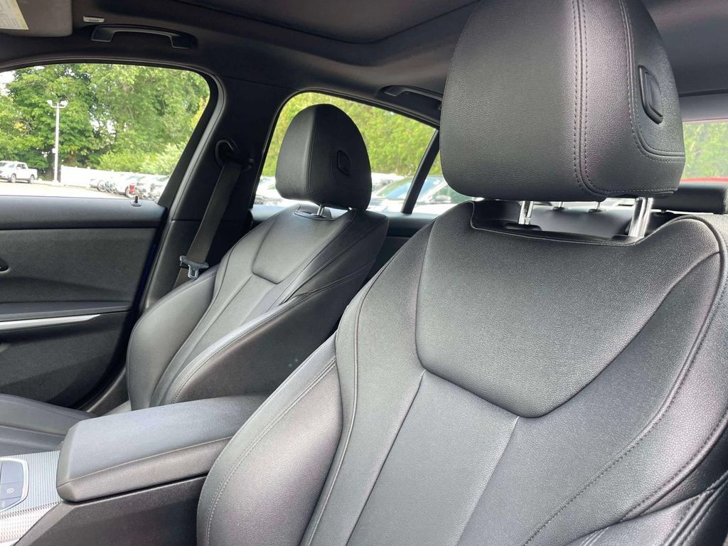 Used 2019 BMW 330i xDrive Sedan w/ M Sport Package AWD/4WD image 21