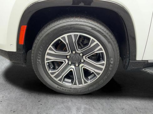 Used 2023 Jeep Wagoneer L Series II RWD image 24