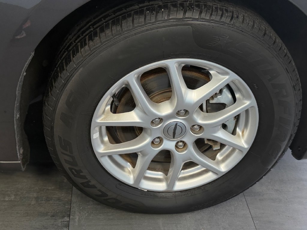 Used 2023 Chrysler Voyager LX FWD image 16